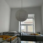 Garden Campo De Ourique Guest House - Hostel